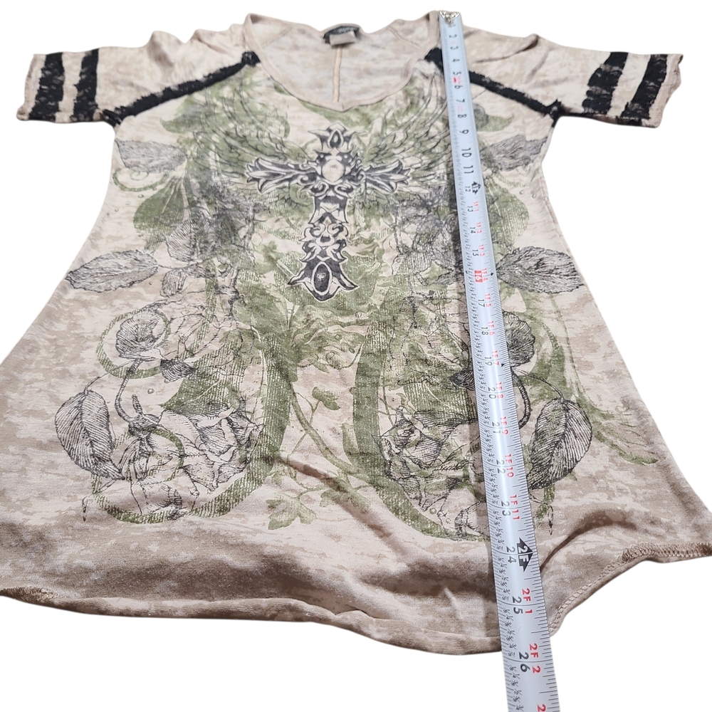 Daytrip Buckle Burnout Cross Top Size L | Lace Trim Graphic Short Sleeve - Picture 6 of 6